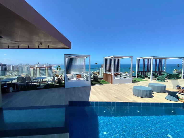 Studio LIT 760: Vista Mar e Rooftop Aquecido (4p)